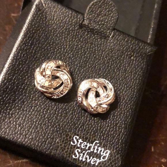 Diamond Kiss Not Earrings in Silver New in Box - Picture 5 of 5